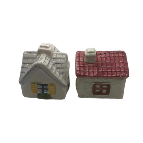 SALE - Christmas Village house Salt and Pepper Shakers - Picture 1 of 2